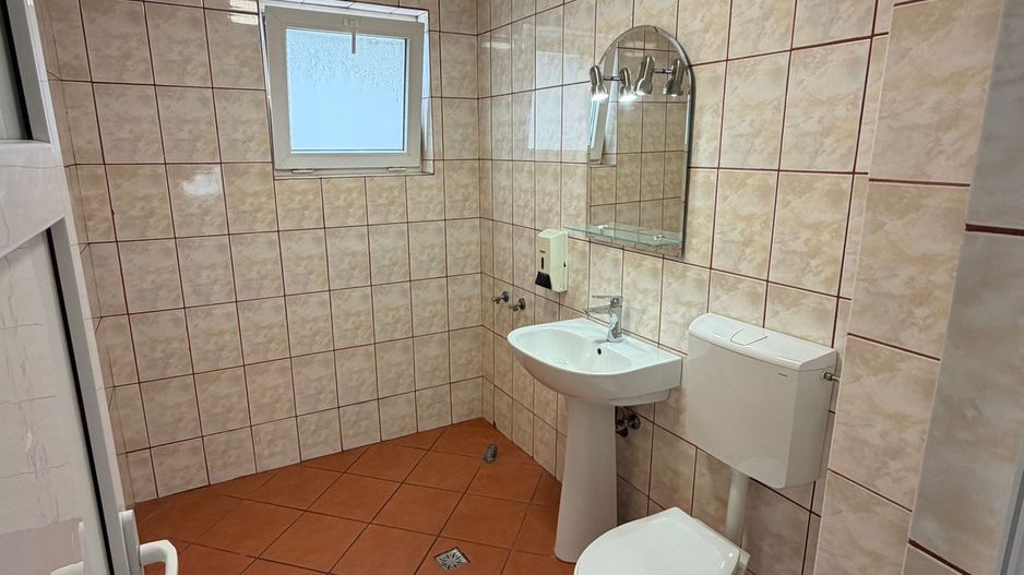Clădire Multifuncțională 800 mp | Renovată 2024 | Ideală pentru Clinică, Birouri - Poză 22