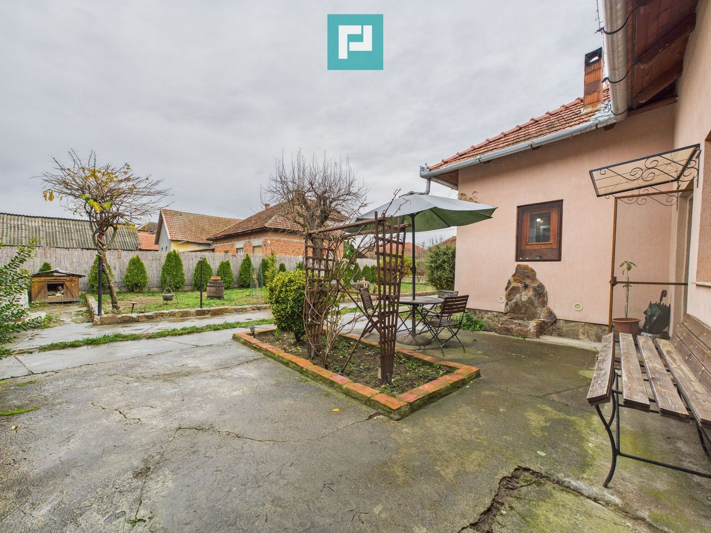 Casă renovată în localitatea Comănești, Arad - Poză 19