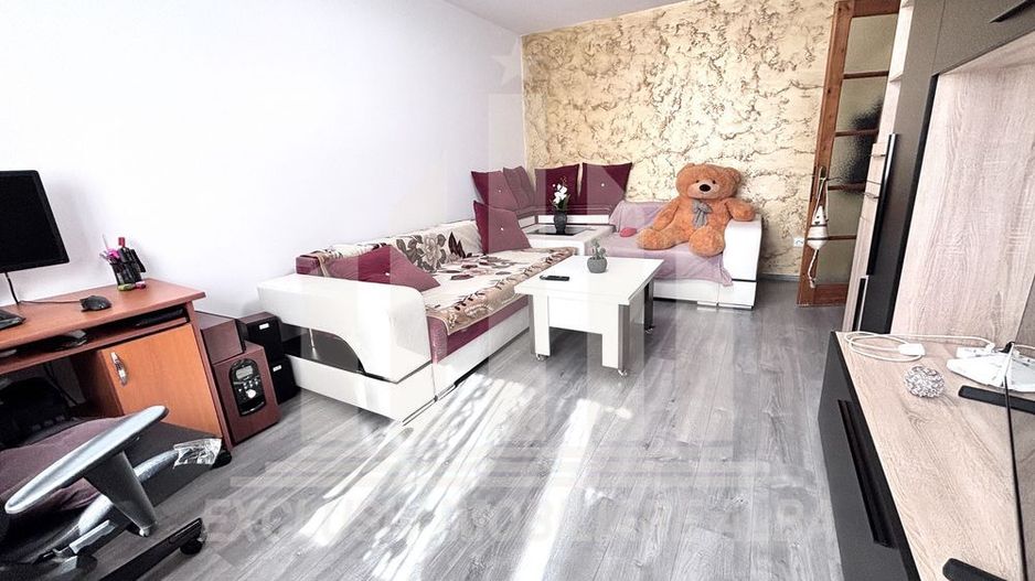 Apartament 3 camere, decomandat, zona Cetate-Liceul Sportiv - Poză 2