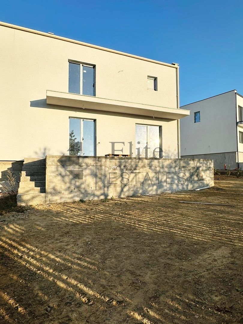 Casa pe deal de vanzare cu 5 camere - Poză 5