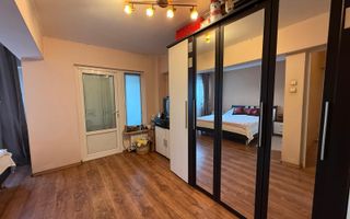 De vânzare / Închiriere – Apartament 3 camere decomandat - Poză 4