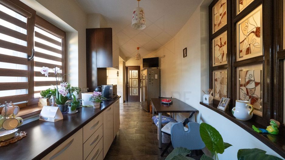 Casa spatioasa 515 mp langa metrou 1Mai - Poză 10