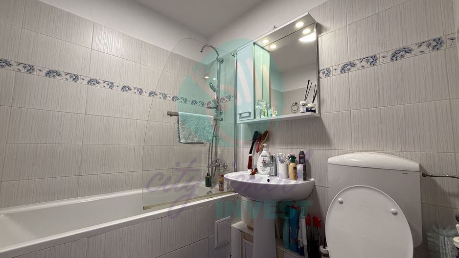Vand apartament 2 camere metrou obor in fata blocului - Poză 6