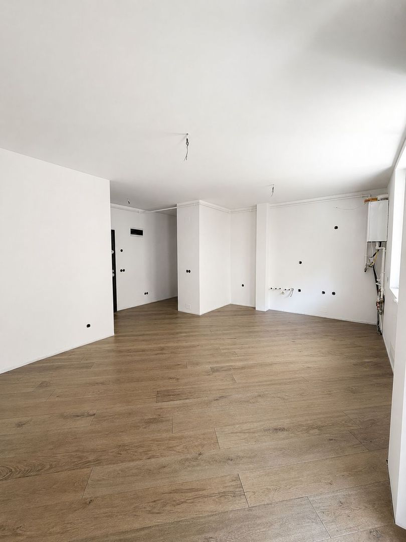 Apartament 3 camere, 2 bai, etaj intermediar, balcon, garaj, boxa - Poză 2