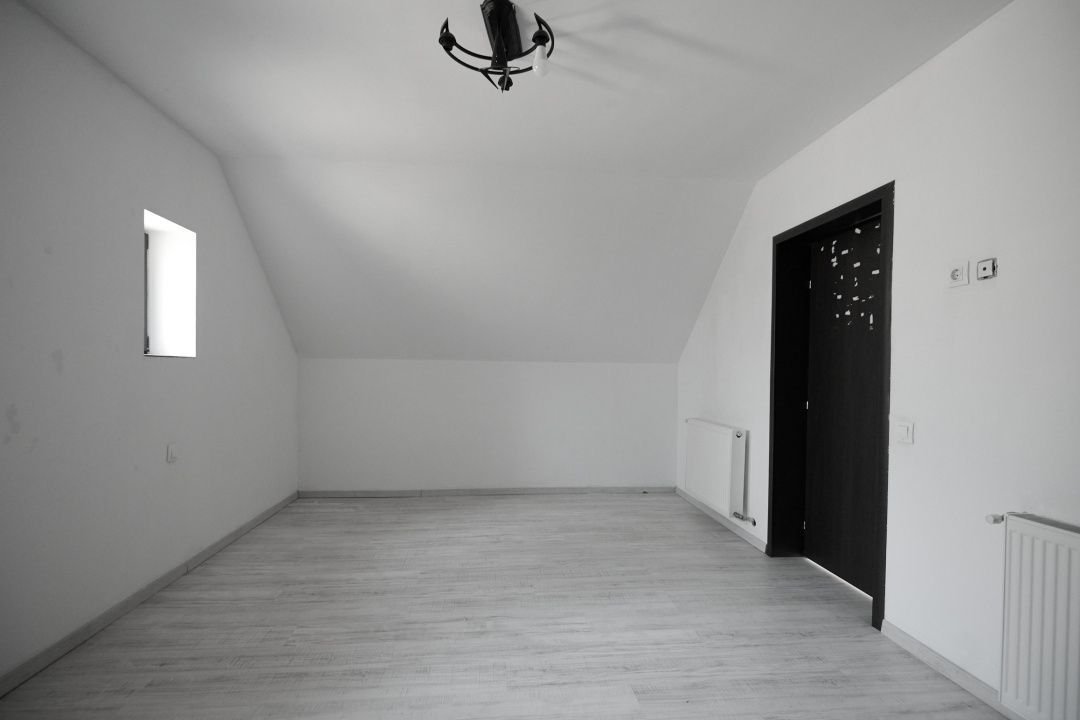 Casa cu 4 camere in Mioveni - Comision O - Poză 7