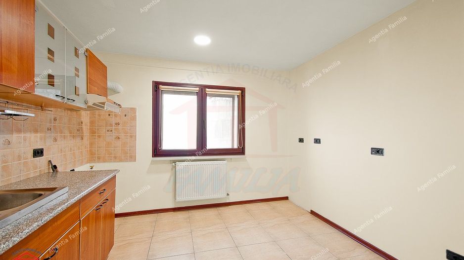 Apartament 3 camere dec in Galati Micro 21 vedere la Dunare langa turn - Poză 15