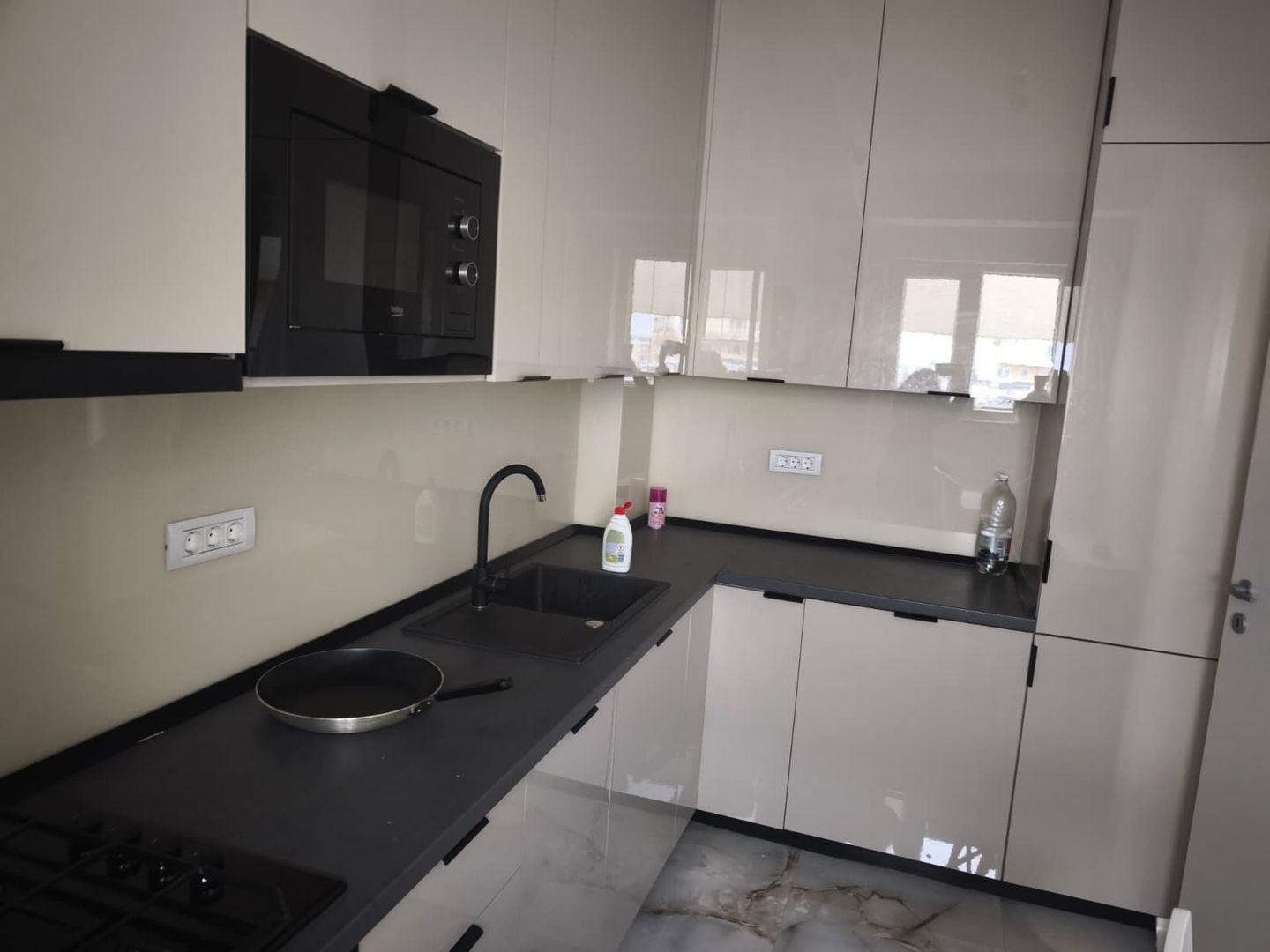 Apartament cu 3 camere si terasa de inchiriat in Cosmopolis - Poză 11