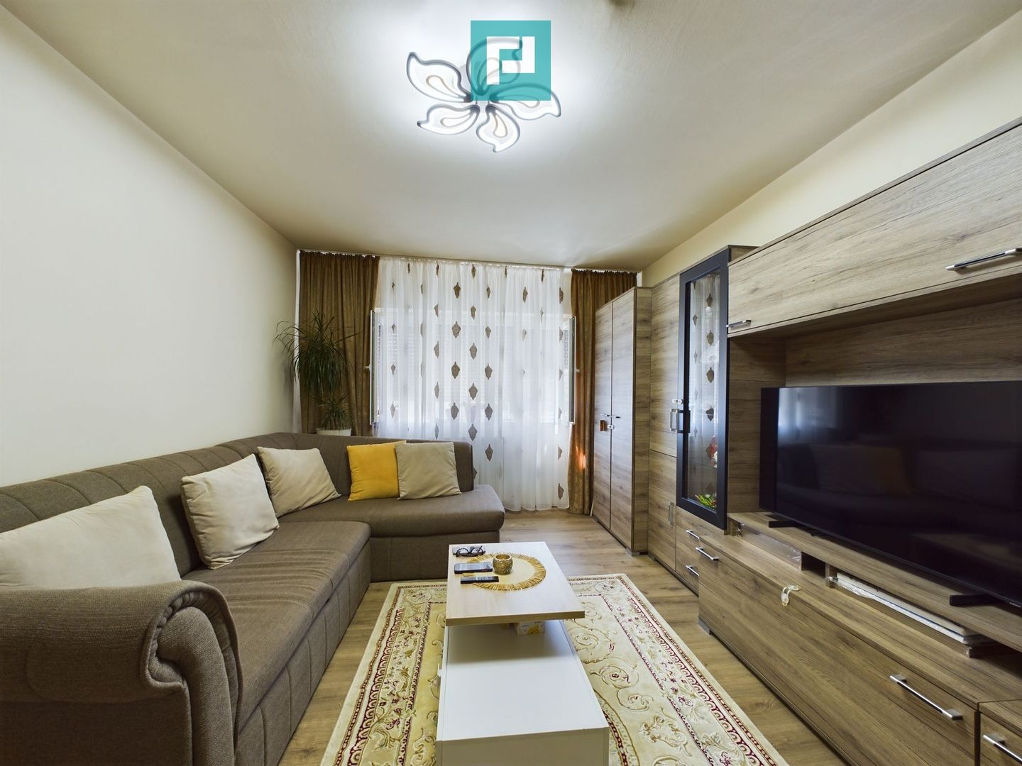 Apartament cu 3 camere în Alfa - Poză 2