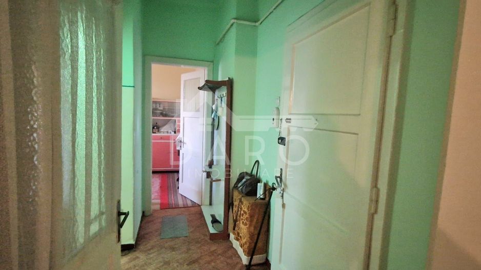 Vând apartament cu o camera in zona semicentrala a orasului - Poză 9