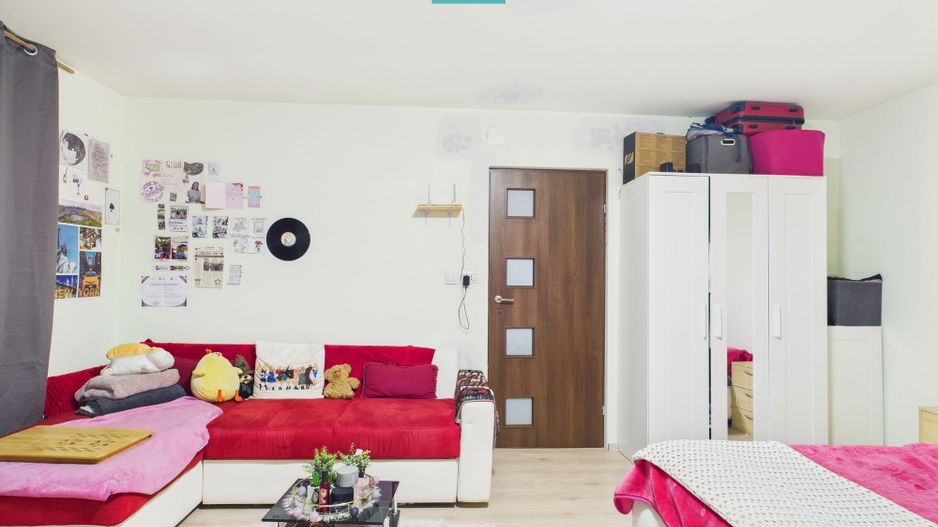 Casă complet renovată în Orțișoara. - Poză 1