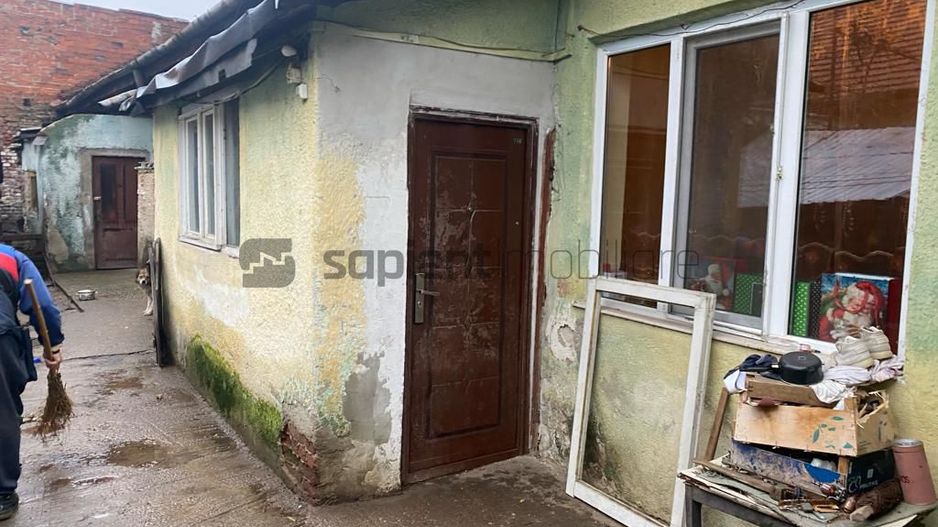 Propunem spre vanzare 2 apartamente situate in curte comuna - Poză 5
