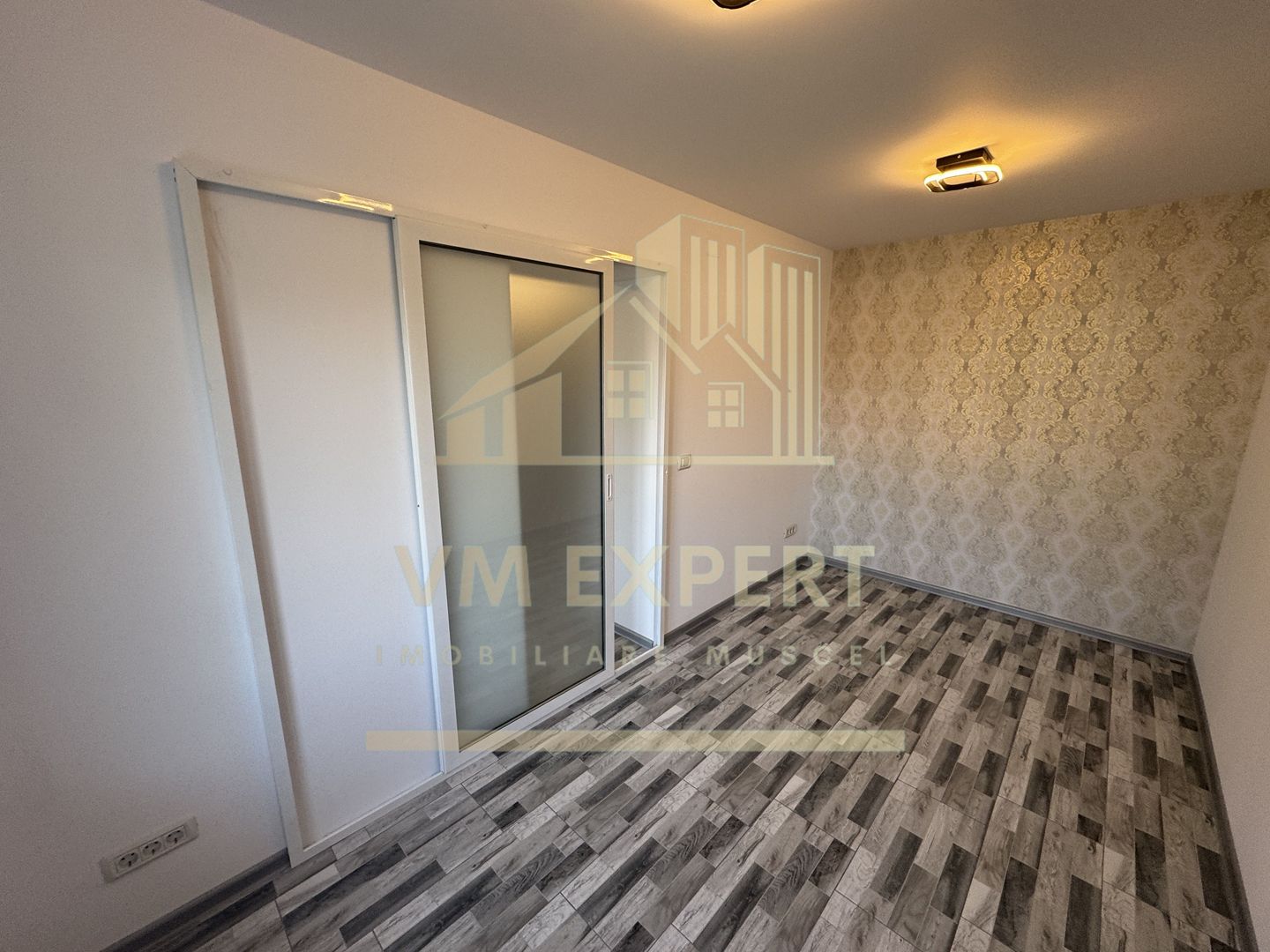 SPAȚU COMERCIAL 34 MP CAMPULUNG VIZAVI DE CENTRU MEDICAL CLUBUL SANATĂȚII - Poză 10