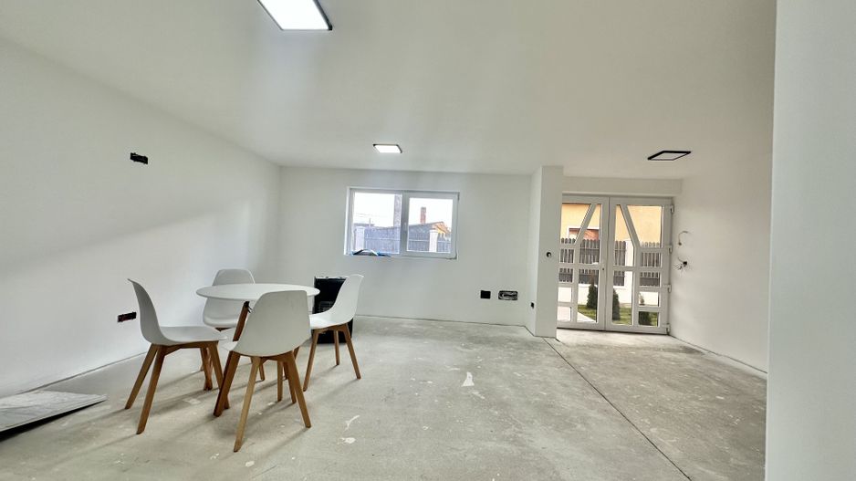 Casă individuală de vanzare  cu garaj și curte proprie – Hălchiu - Poză 3