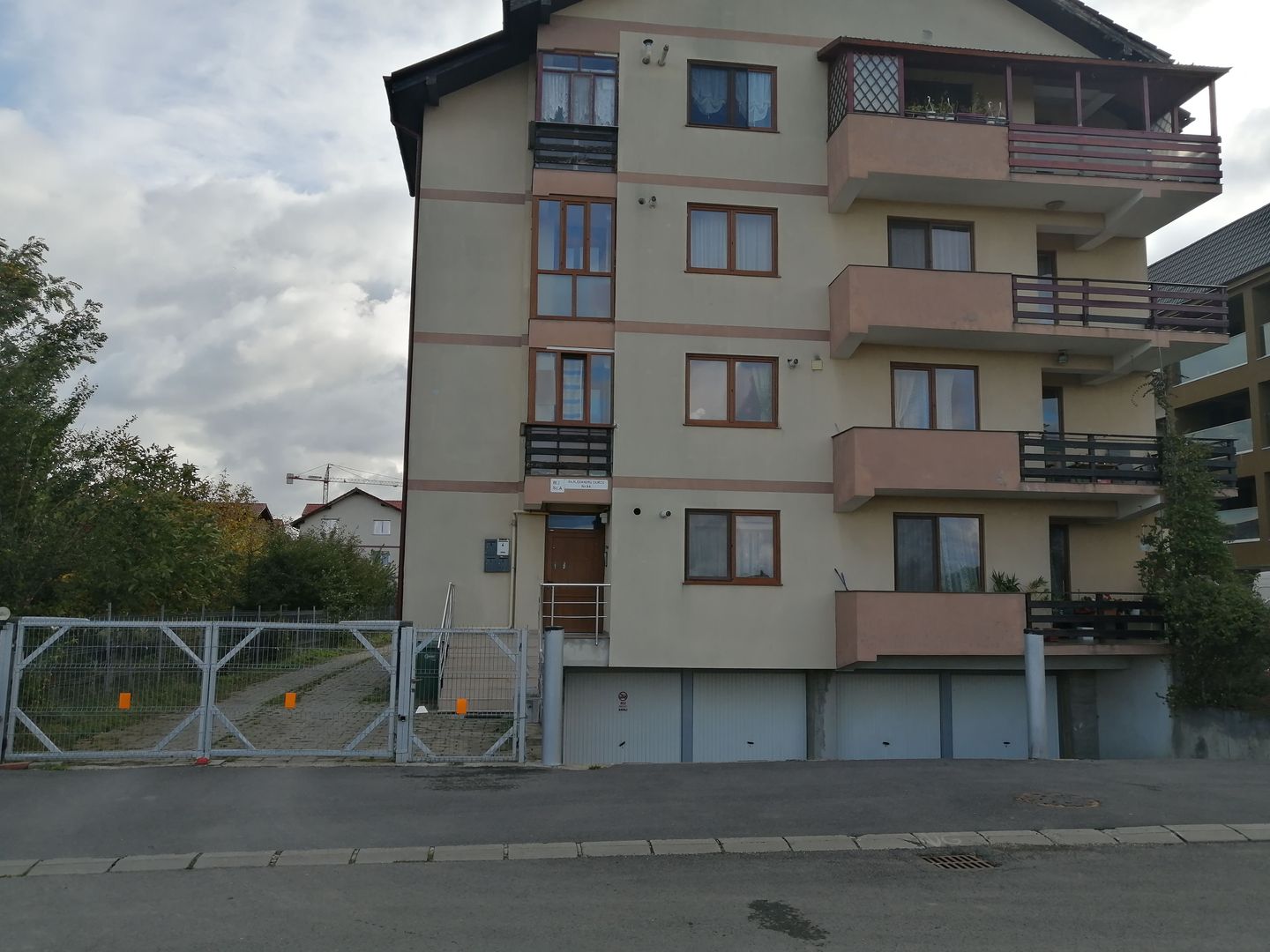 3 camere, structura mare, curte si garaj - Poză 29