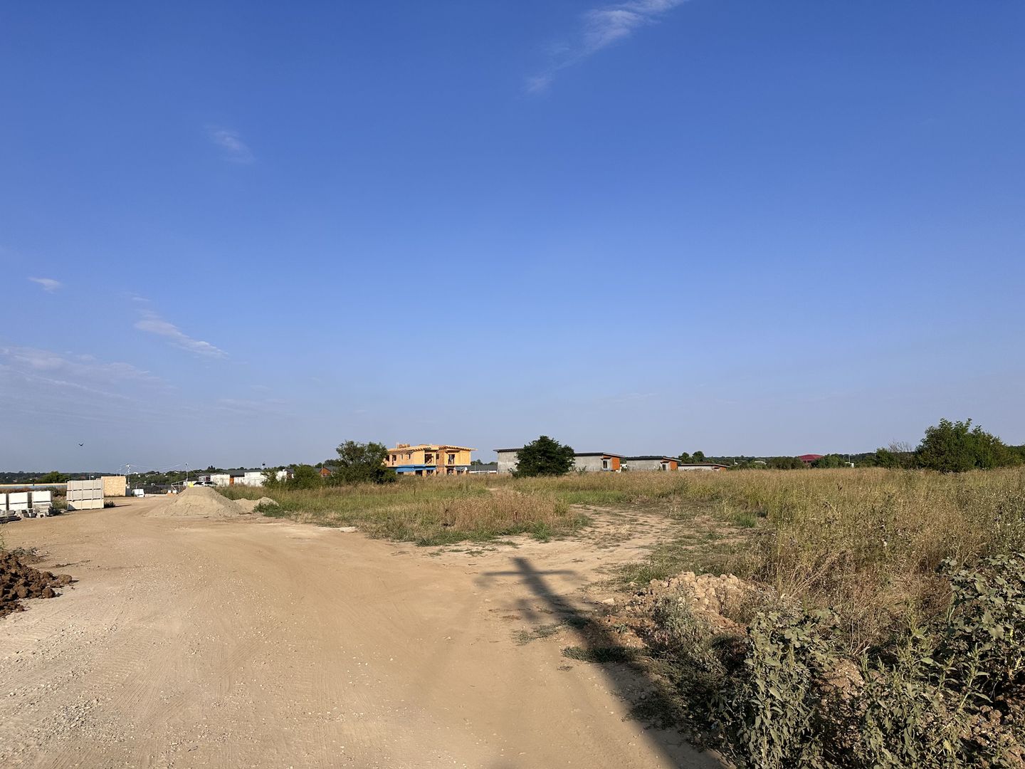 Teren Tancabesti intravilan iesire la lac Snagov - Poză 1