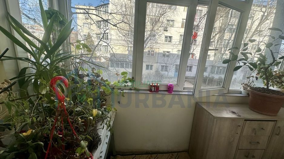 De vanzare apartament 4 camere etaj 1/4 Galata - Poză 2