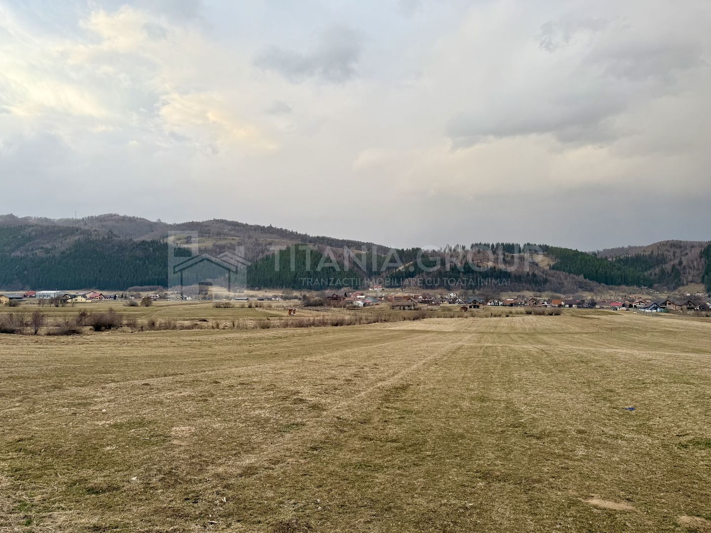 Teren intravilan, 2548 mp, cu priveliște superbă - Zărnești - Poză 1