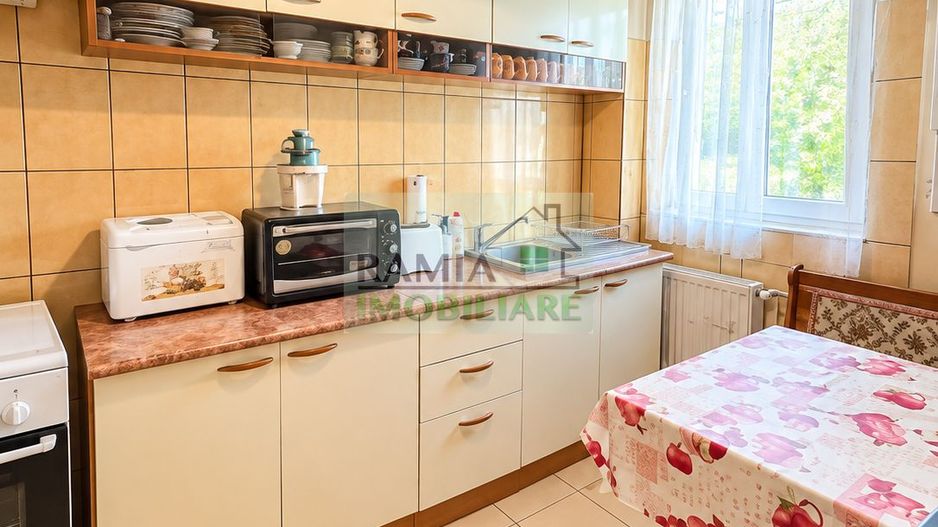 Apartament 3 camere,Etaj 3/4, Parcare + Depozitare , Astra - Poză 1