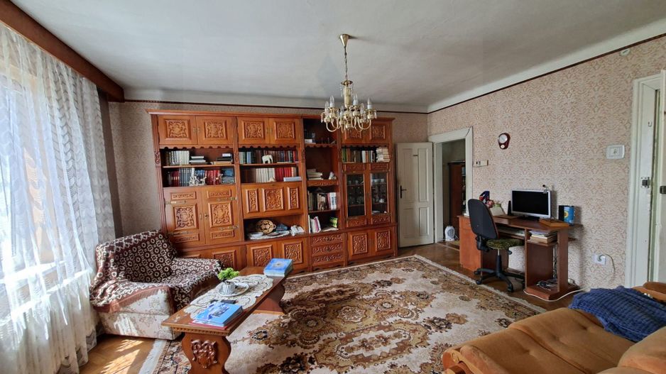 Casa individuala 185 mp utili S + P + E garaj si teren 777 mp Central - Poză 2