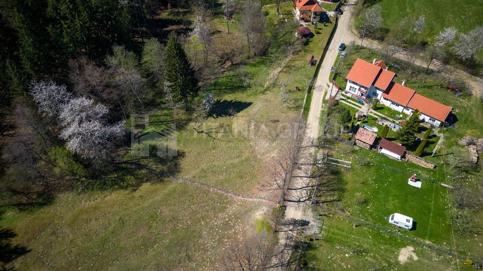 Teren intravilan, pretabil pentru casa de vacanta, 2000 mp - Poză 20