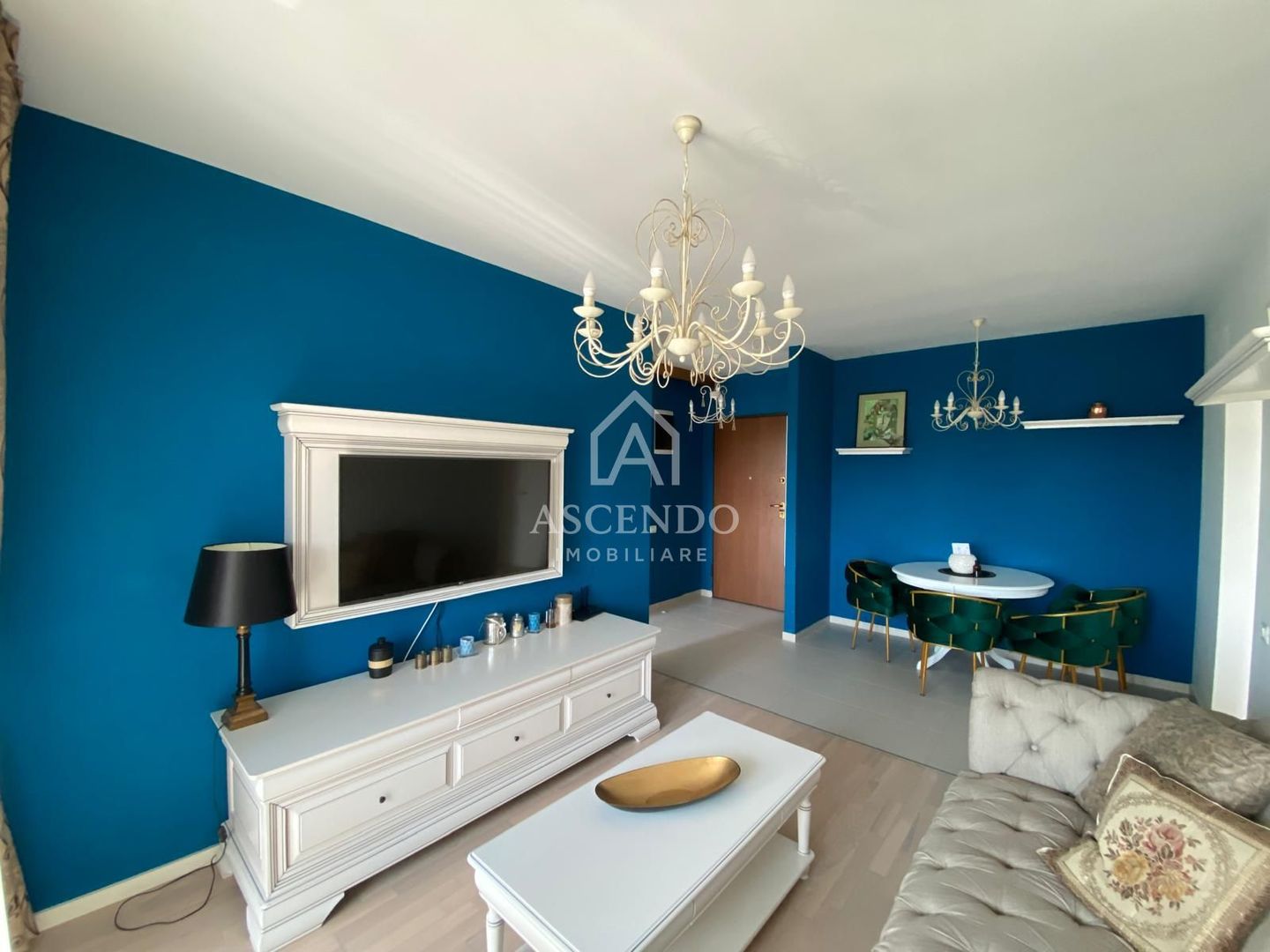 Apartament 3 camere, 2 bai premium mobilat lux , cu parcare inclusă - Poză 1
