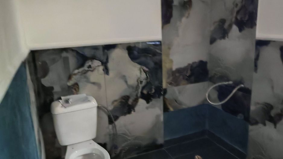 Corp de casa P+M 4 camere , ASTRA - Carpatilor -LIDL- ,curte comuna. - Poză 11