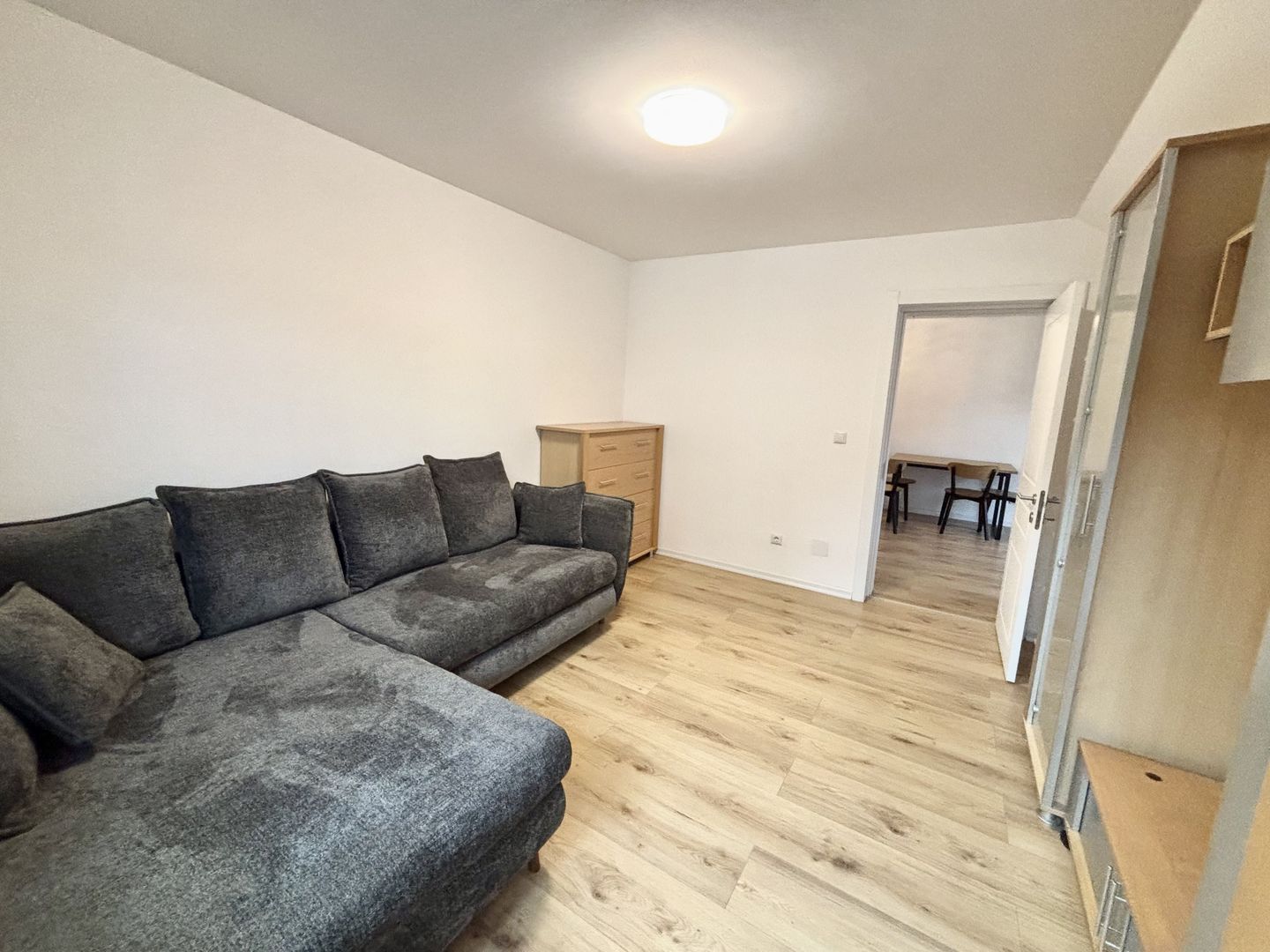 Apartament 3 Camere Spațios, Mobilat,  Curte și Balcon [ Zona Centrala ] - Poză 9