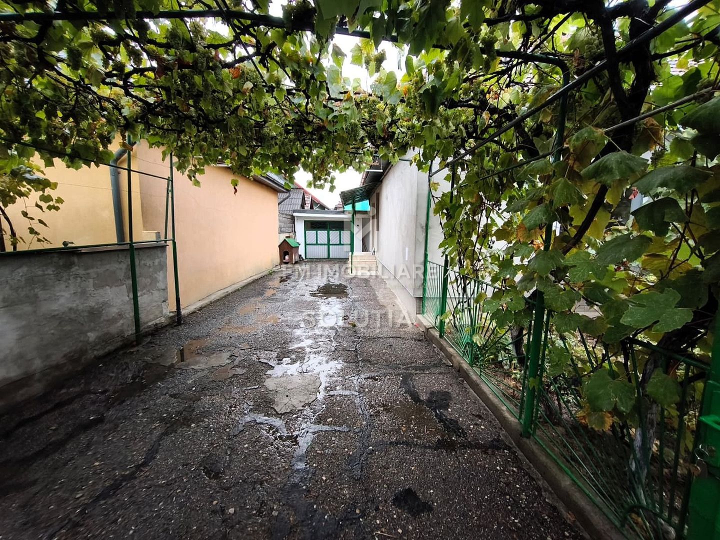 Casă de vânzare | 2 min de Centrul Vechi | garaj | curte proprie - Poză 12