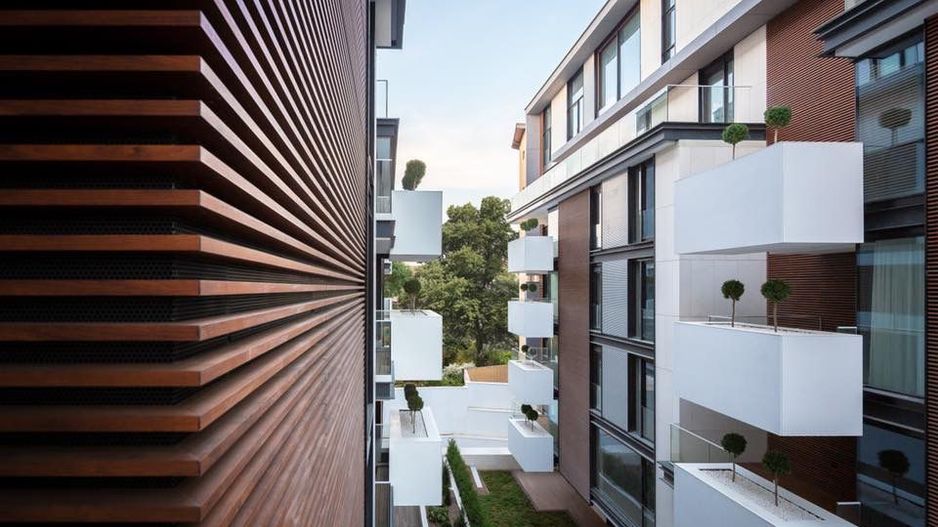 One Charles de Gaulle - Poză 5