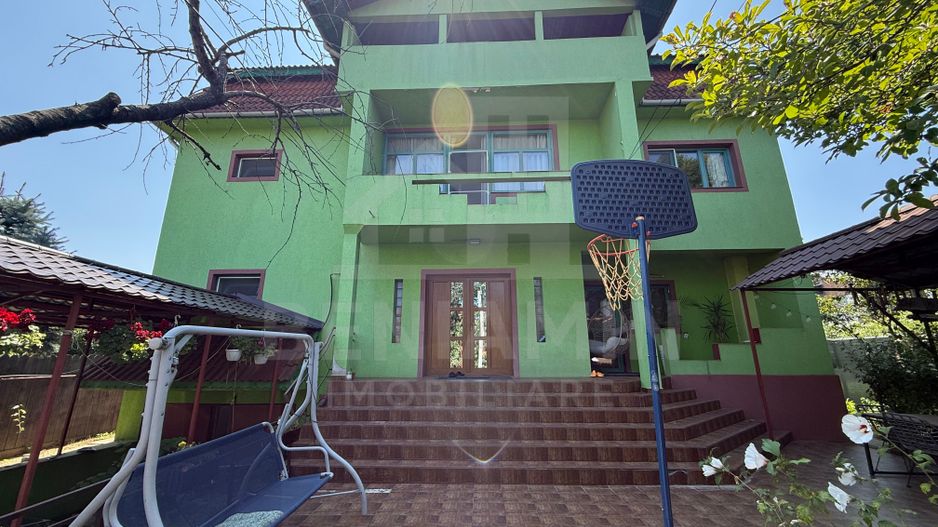 Casa Spatioasa D+P+1+M – 615mp - Teren 1000mp - Rovine - Poză 1