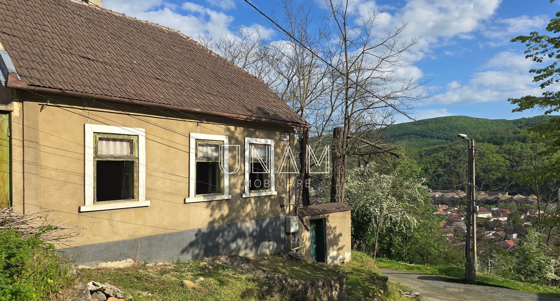 🏡 Casă accesibilă cu priveliște frumoasă în Reșița! - Poză 3