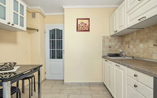 Central-Eremia, ap. 3 camere, 2 băi + boxă,proaspăt zugrăvit, et.2 - Poză 8