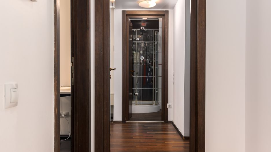 4 camere| semineu| piscina interioara | sauna | sala de sport| parcare - Poză 19