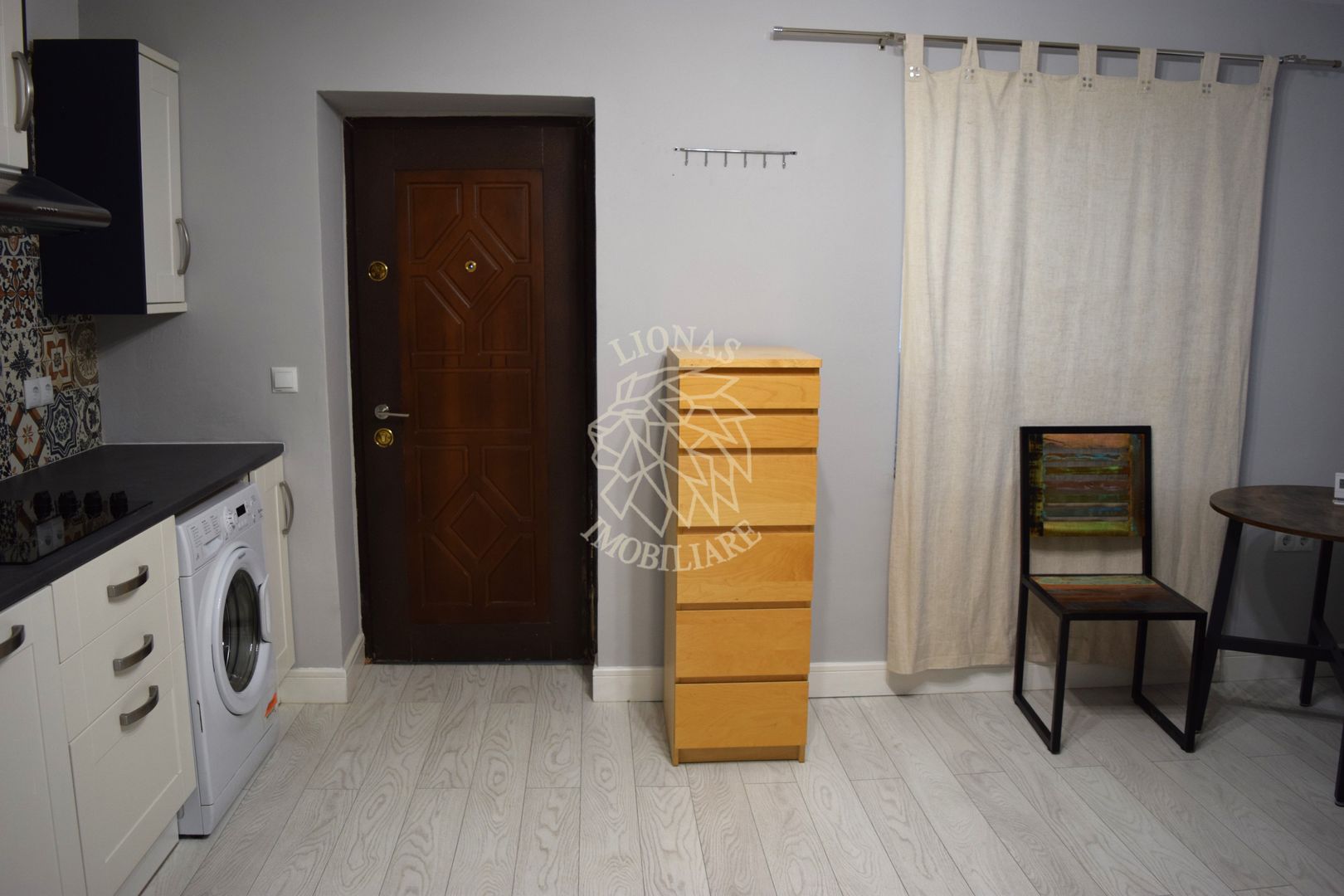 Apartament la casa 40 mp-renovat-curte-mobilat modern-Ultracentral - Poză 4