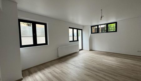 Garsonieră Luminoasa cu Balcon Spațios