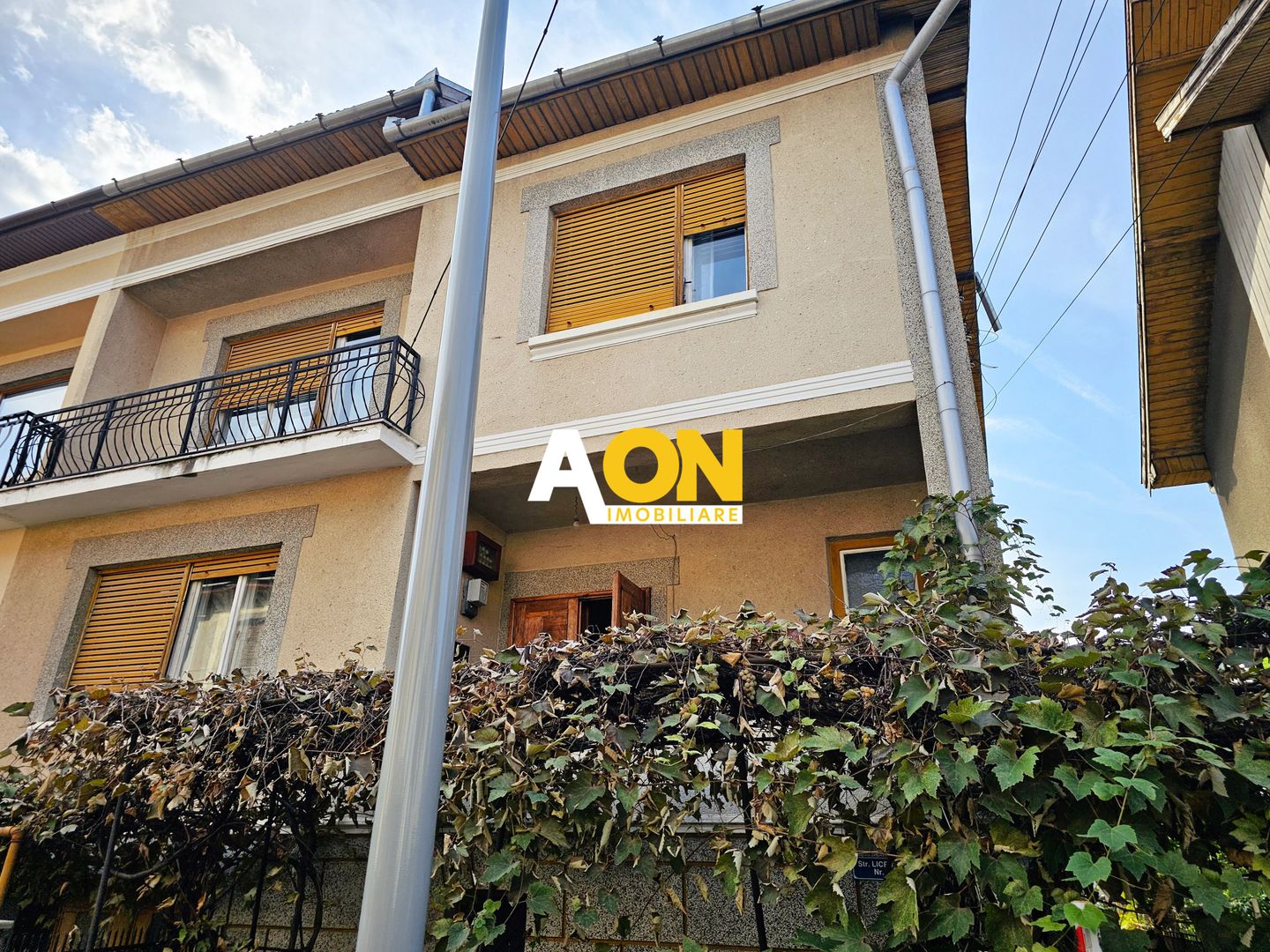 Casa tip duplex, 4 camere, garaj. Cetate, zona HCC - Poză 1