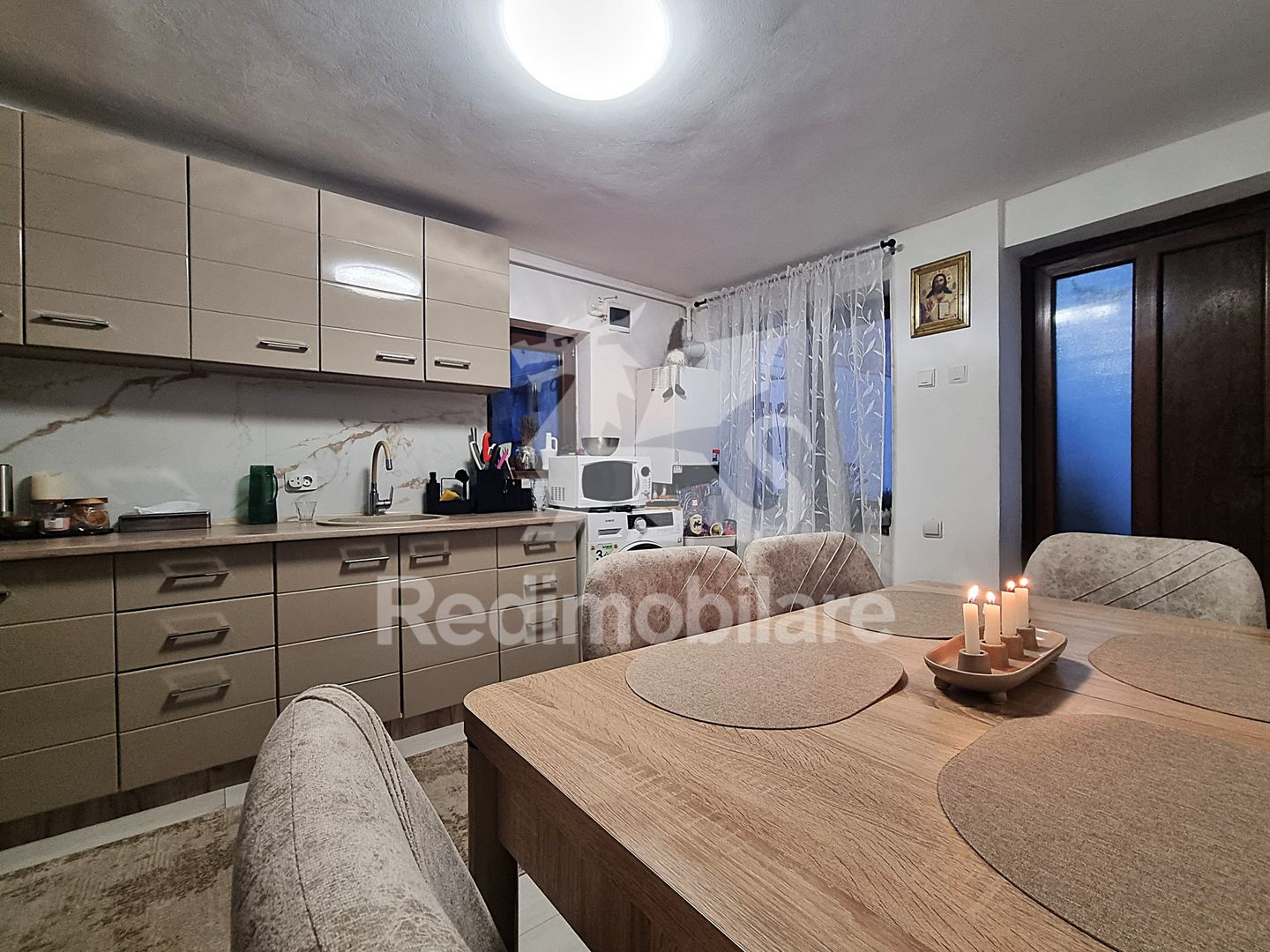 Casă funcțională, curte proprie, finisaje moderne - Poză 1