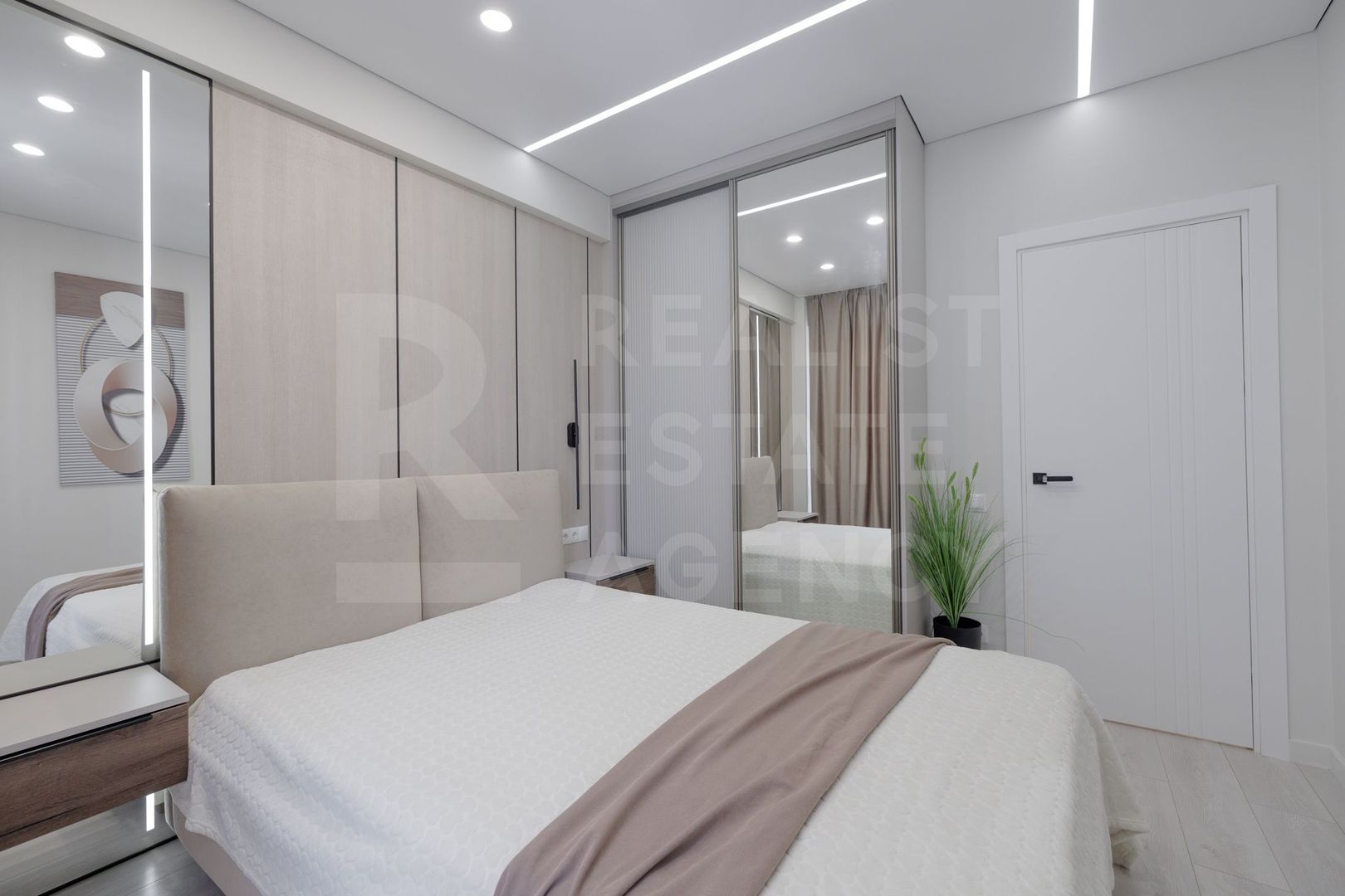 Vânzare, apartament, 3 camere, str. Calea Ieșilor, Sculeni - Poză 9