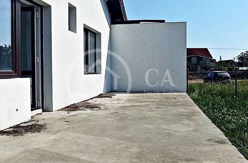 Casa de vanzare cu 4 camere in zona Santandrei, Oradea - Poză 2