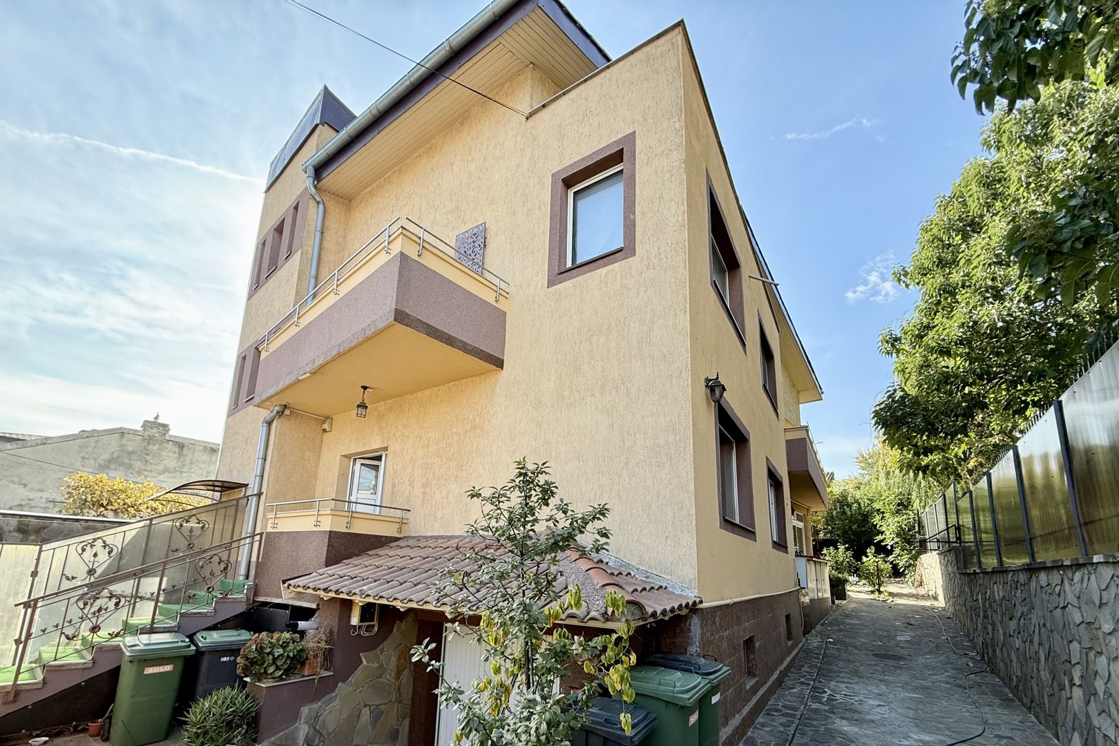 Casă practică, cu curte și parcare, în zona centrală - Parcul Carol - Poză 1