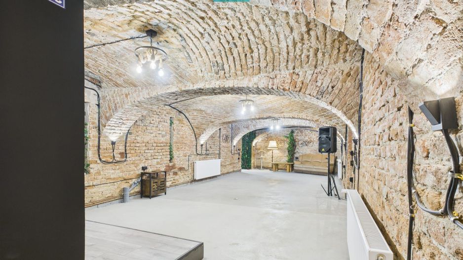 Eleganță subterană - pivniță exclusivistă Arad - Poză 37