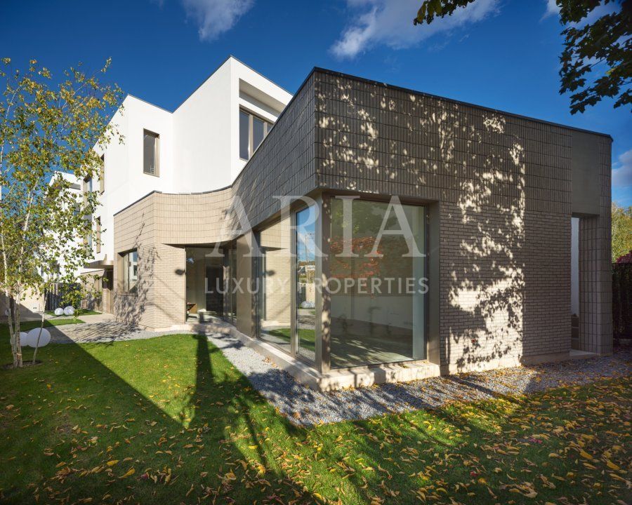 MODERN VILLA - LUXURY GATED COMMUNITY - Poză 1