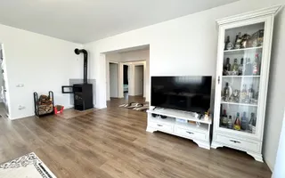Casa de vanzare cu 14 Ari teren - Lapusel - Poză 14