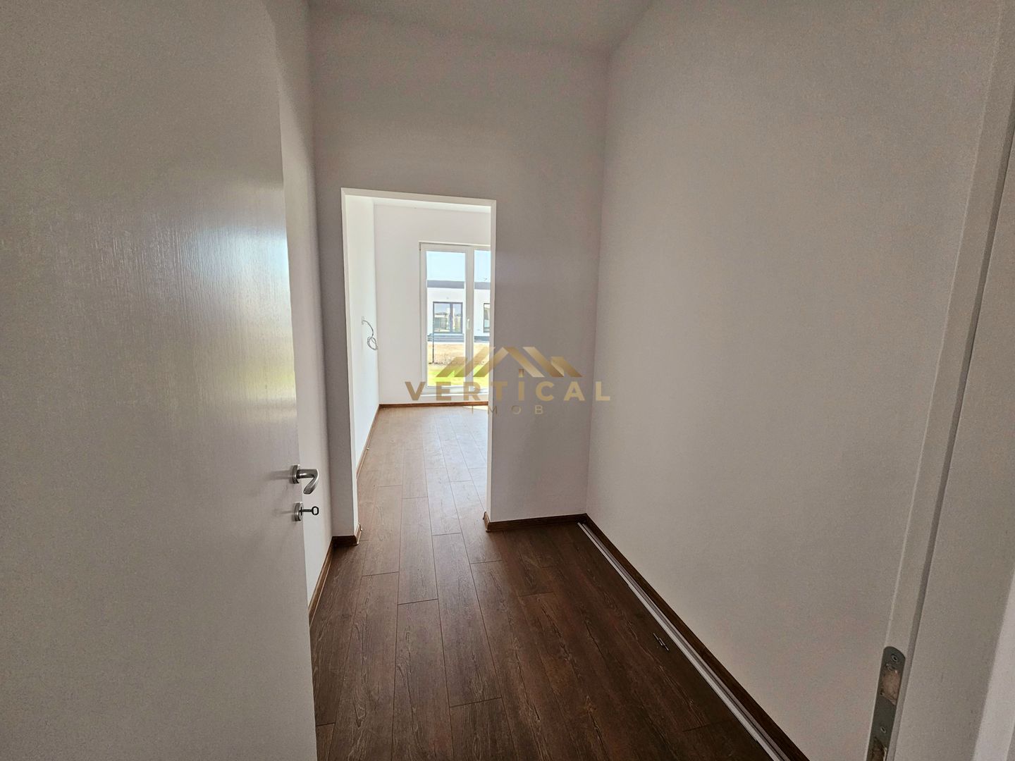 Casa parter cu 4 camere - comuna Berceni - Poză 8