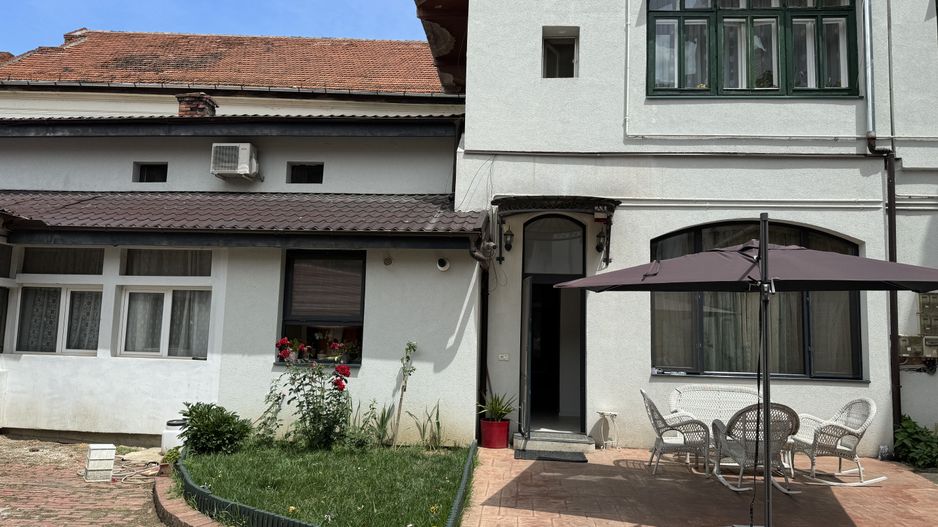 Casa pe aleea pietonala, vis-a-vis de Ceasul Electric - Poză 14