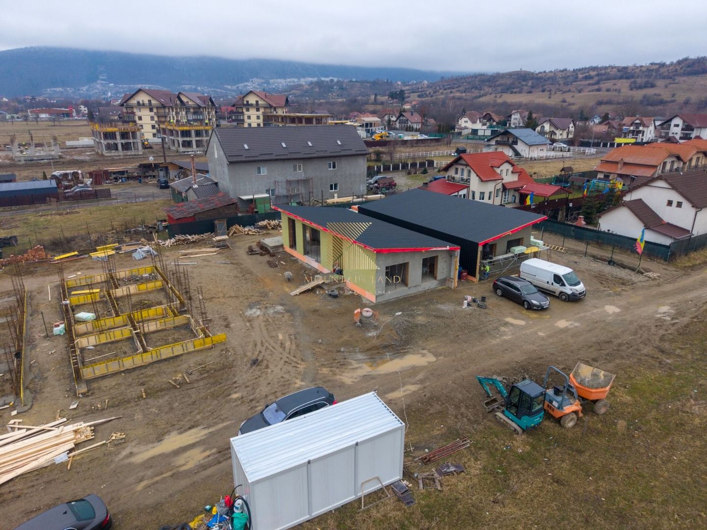 Casă premium la poalele Munților Piatra Craiului și Bucegi - Poză 1