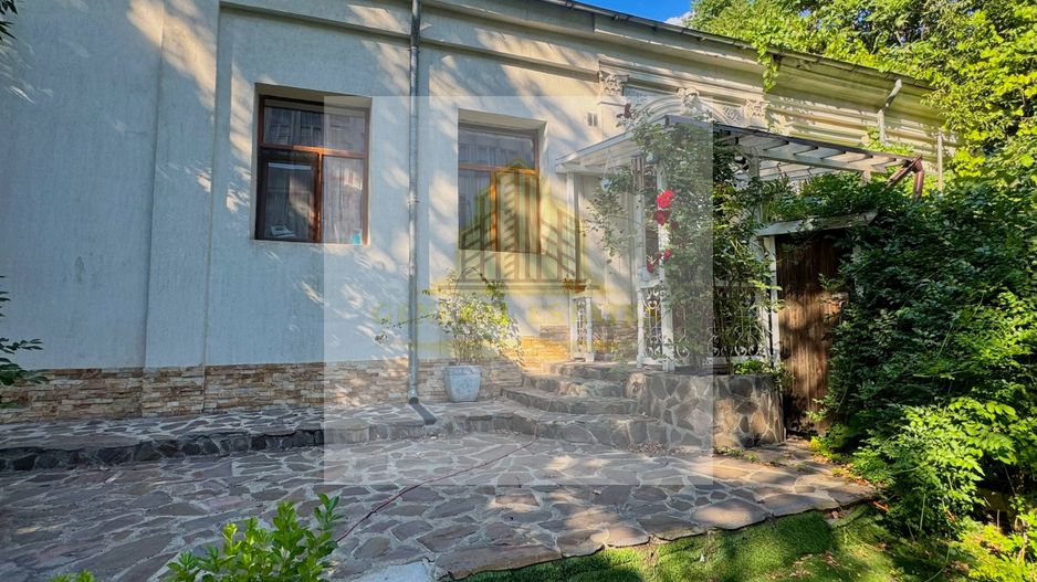 Spre Vânzare Proprietate remarcabilă cu 6 camere în inima Iașului ! - Poză 7
