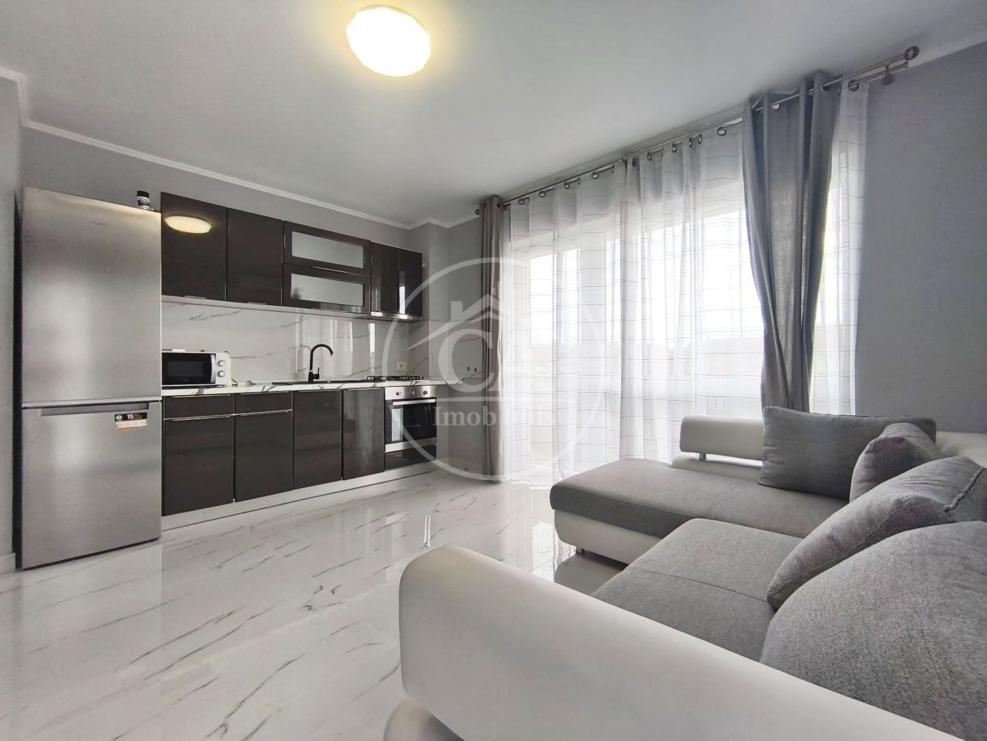 Apartament de închiriat cu 3 camere în Prima Nufarul, Oradea. - Poză 2