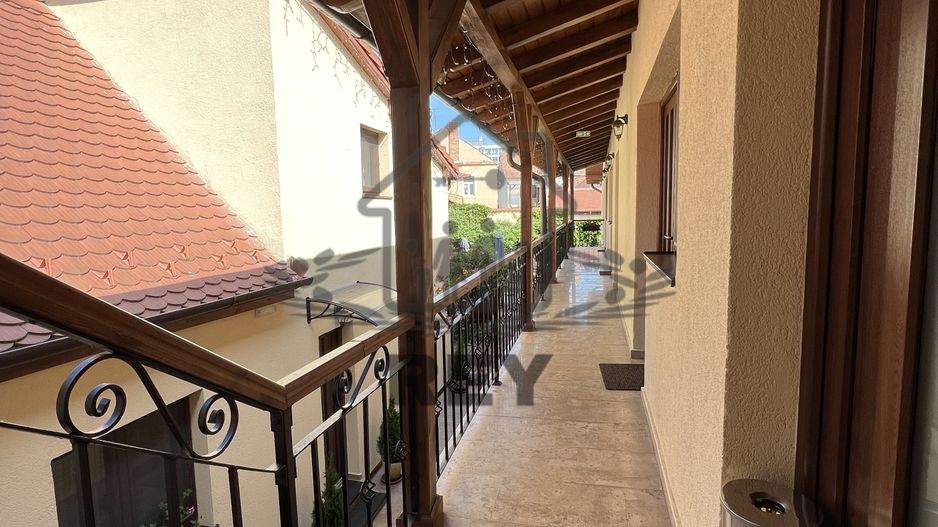 Vila de vanzare in zona Centrala/Orasul de jos - Poză 47