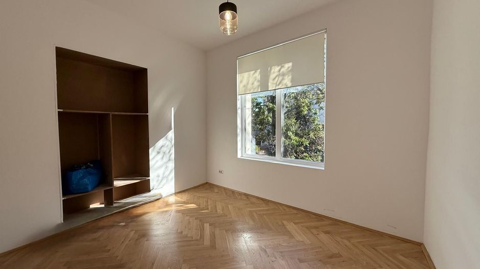 Vilă elegant renovata pentru business de prestigiu - Poză 16